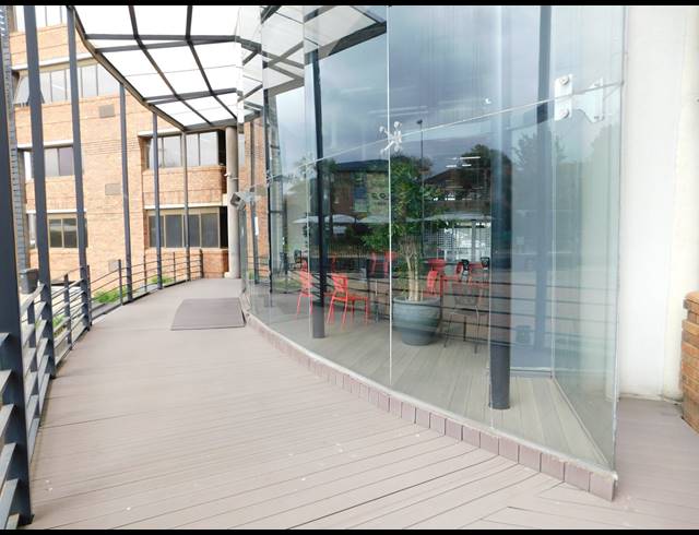 2,000M² OFFICE TO LET IN FERNDALE